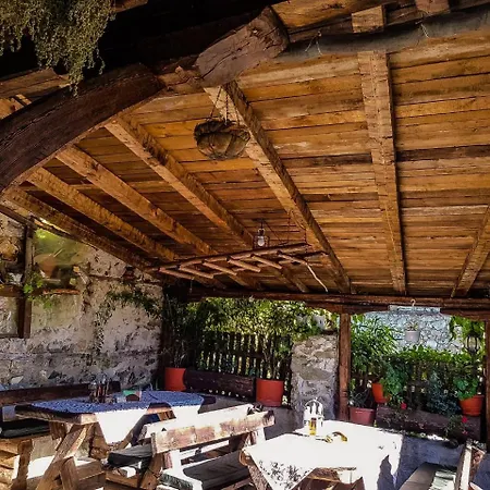 Traditional Style Amidst Nature And Wildlife 펜션 Delchevo