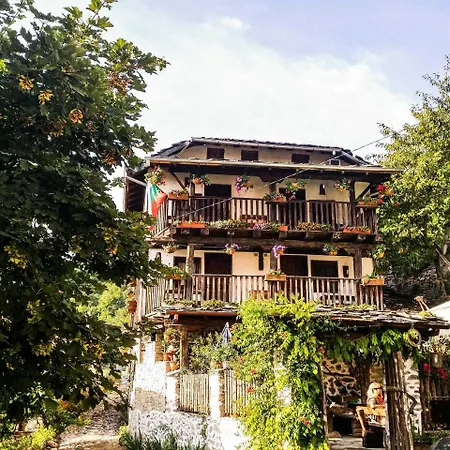 Traditional Style Amidst Nature And Wildlife 펜션 Delchevo